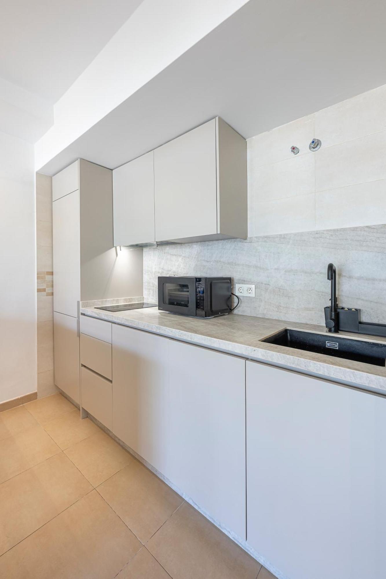 Cozy 1 Bedroom With 2 Pools & Tennis Court