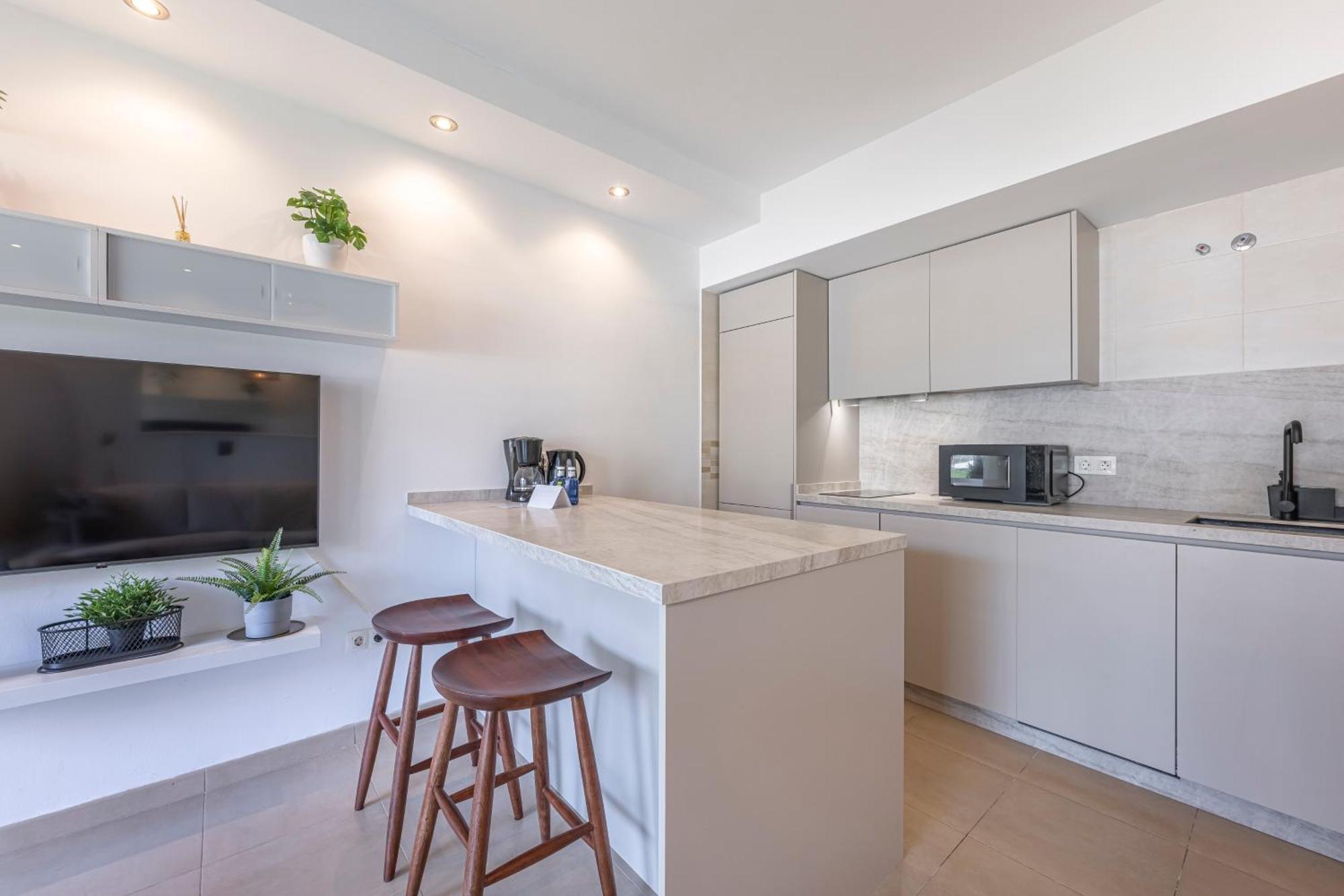 Cozy 1 Bedroom With 2 Pools & Tennis Court